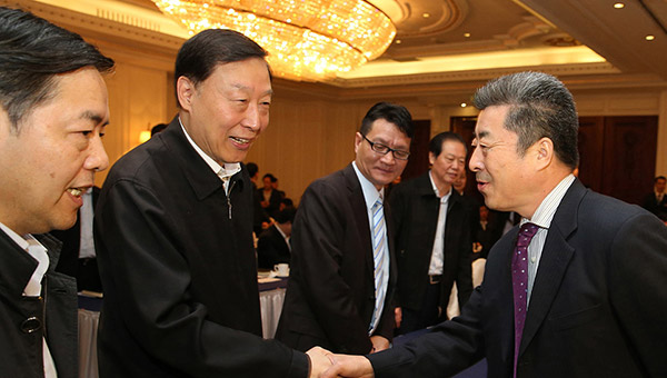 時(shí)任江蘇省省委書(shū)記羅志軍參觀(guān)通光集團